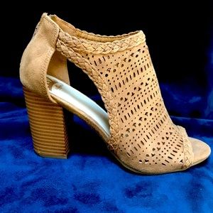 “It’s Fergalicious!” Be vicious in a sandal booty by Fergalicious